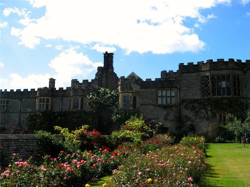 Сад в средневековой усадьбе Haddon Hall