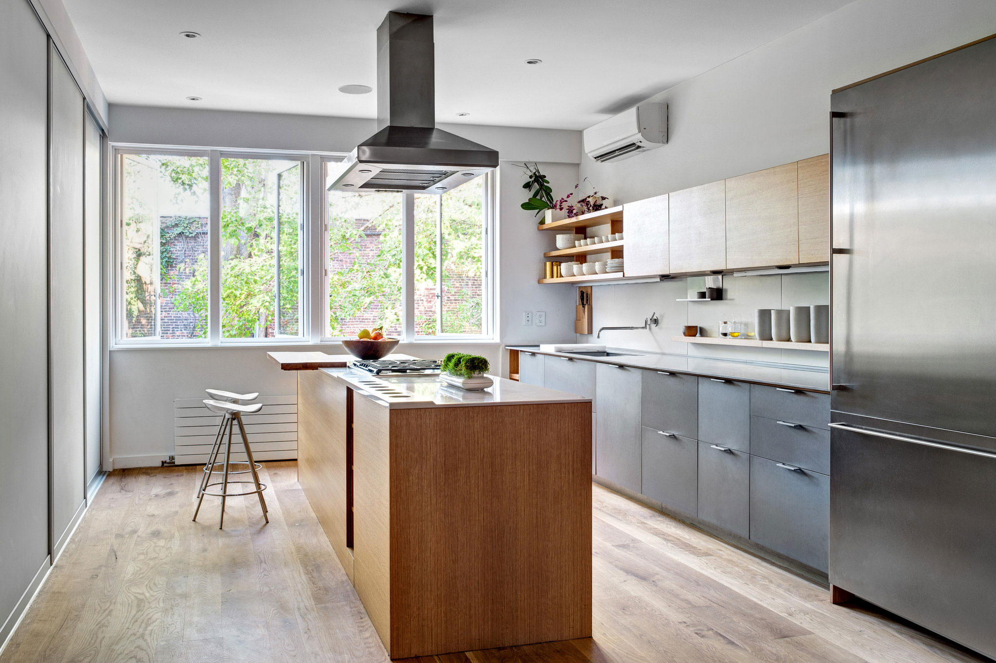 Дизайн интерьера кухонной зоны дома в США