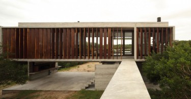 Проект лесного дома Costa Esmeralda House от BAK Architects