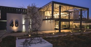 House Ber от компании Nico van der Meulen Architects