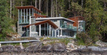 Проект лесного дома у озера Pender Harbour House