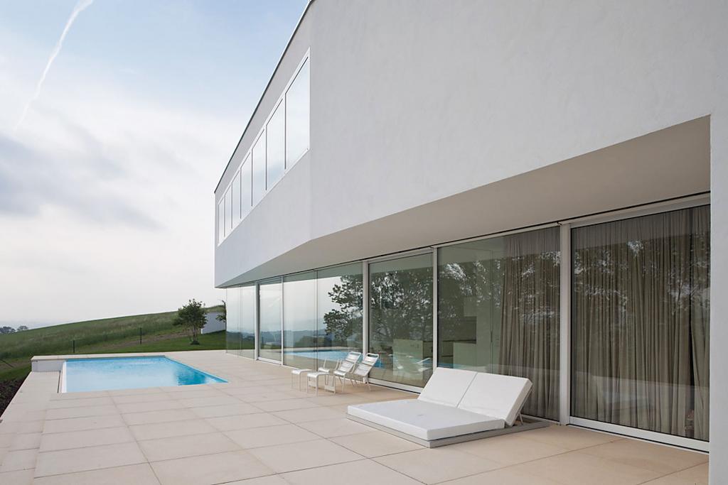 L house. Шартен Австрия. Stainless Pool minimalism. Дизайн энергосберегающих магазинов в США.