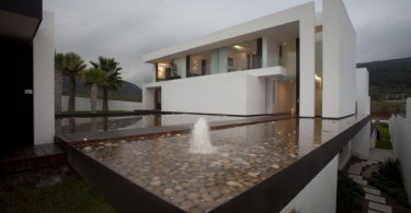 Проект дома Casa Del Agua от студии Almazan Arquitectos