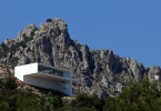 Необычный дом Cliff House в Испании