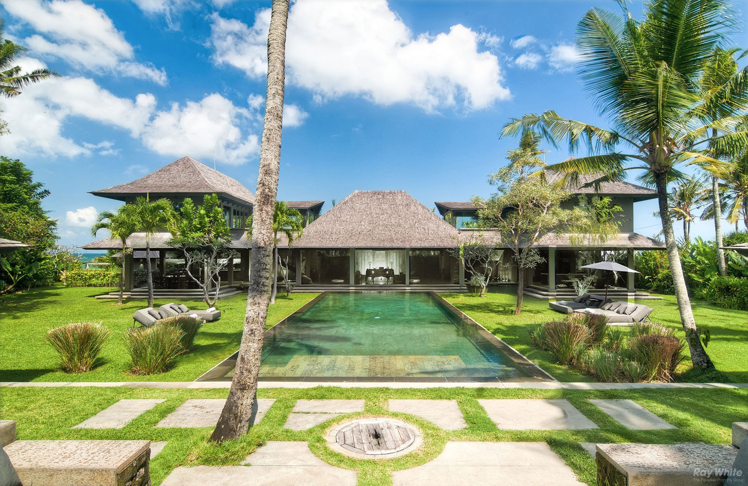 Ландшафтный дизайн территории виллы на Бали