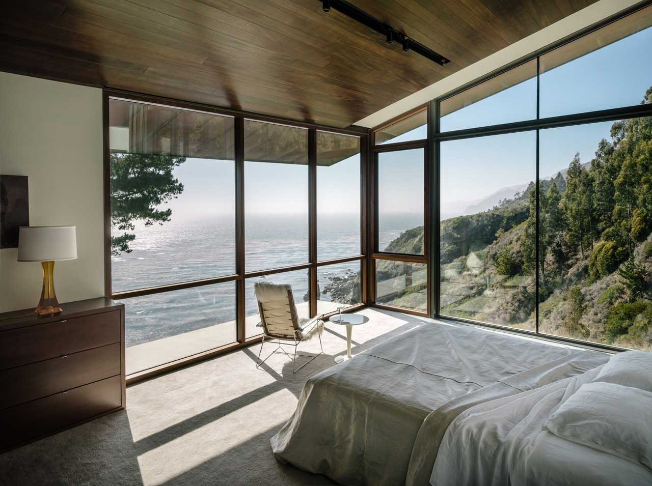 Домик с панорамными окнами