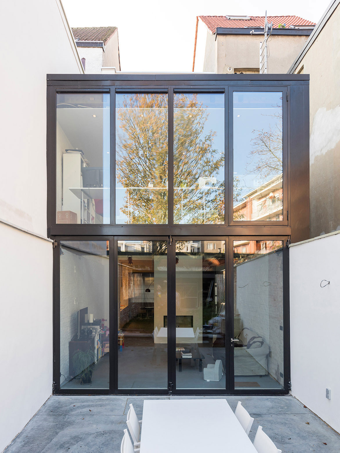 Проекты домов со стеклянным фасадом: Folding Box в Антверпене