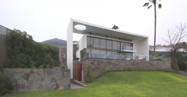 Единство природы и архитектуры в образе резиденции Casa en la Loma в Лиме