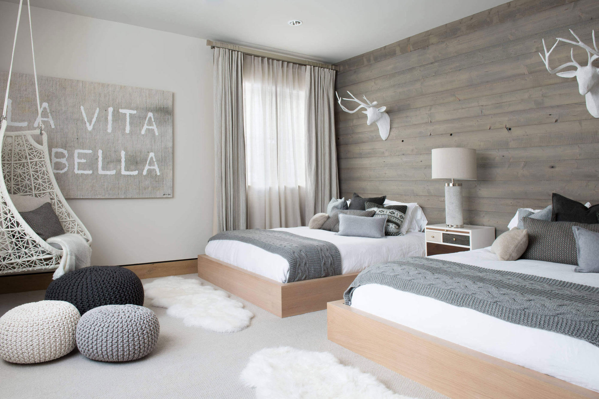 Дизайн интерьера спальни гостевого домика