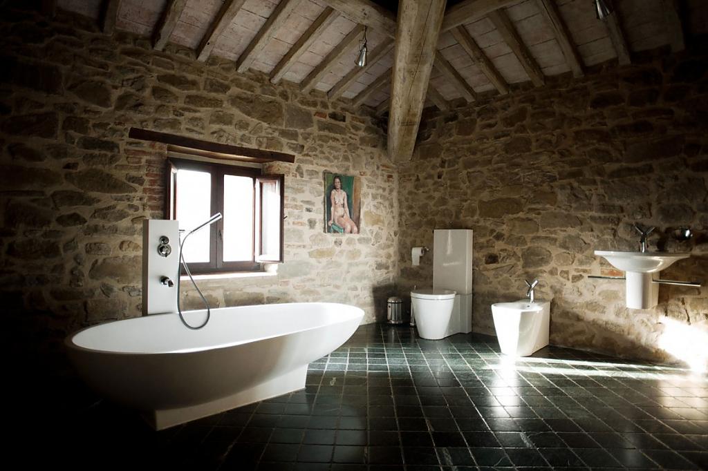 Дизайн интерьера ванной комнаты виллы Casa Bramasole в Италии.