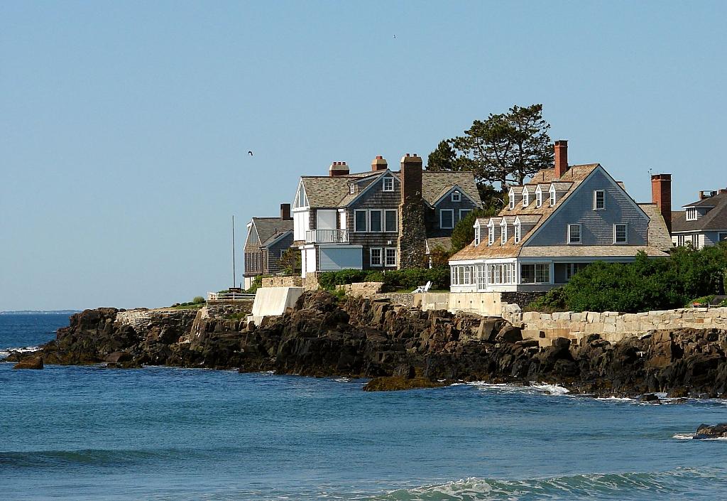 дом у берега моря фото