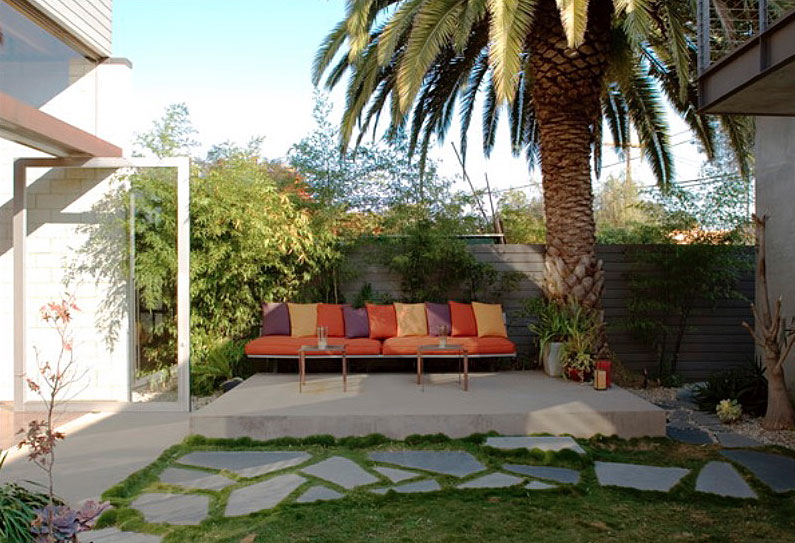 Ландшафтный дизайн двора частного дома: зонирование, декоративное оформление, озеленение