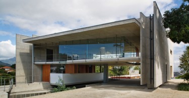 Стеклянный фасад дома в Рио
