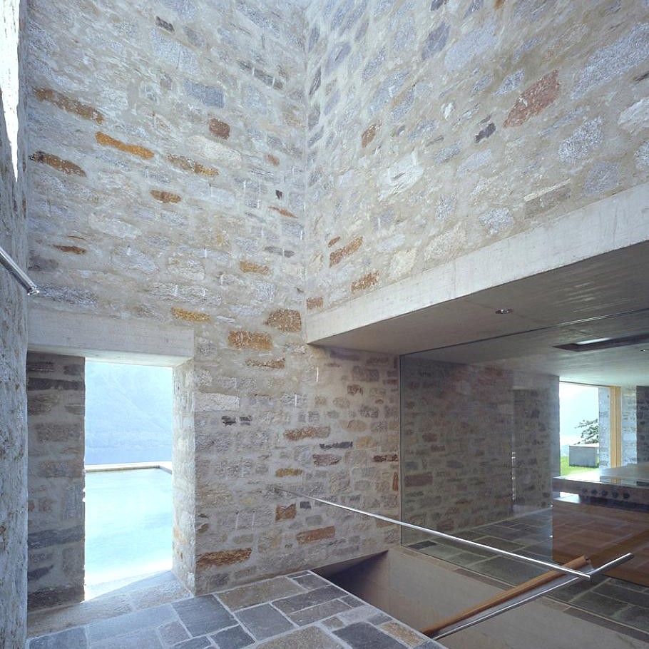 Каменный особняк  Brione House