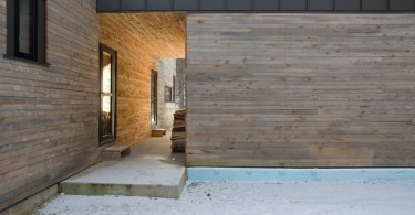 Деревянная отделка стен загородного дома