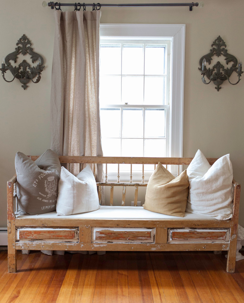 Деревянное кресло в стиле рустик в дизайне интерьера частного дома