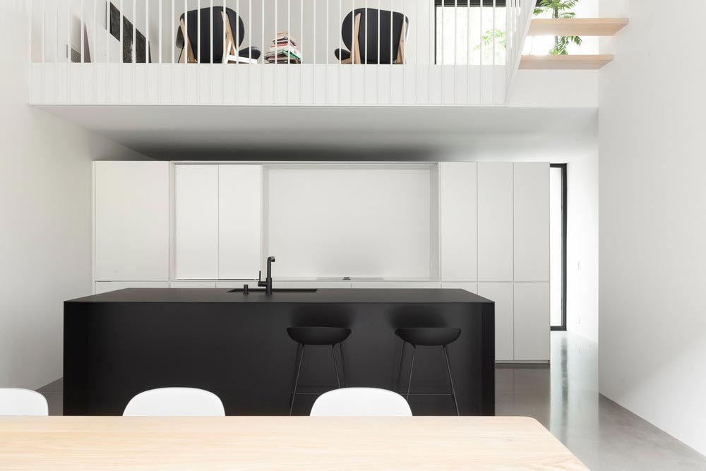 Дизайн интерьера небольшого дома - контрасты в дизайне