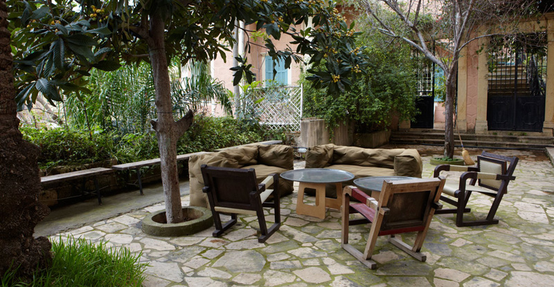 Дизайн интерьера в восточном стиле от архитектора Annabel Karim Kassar, Бейрут: растительность во дворе