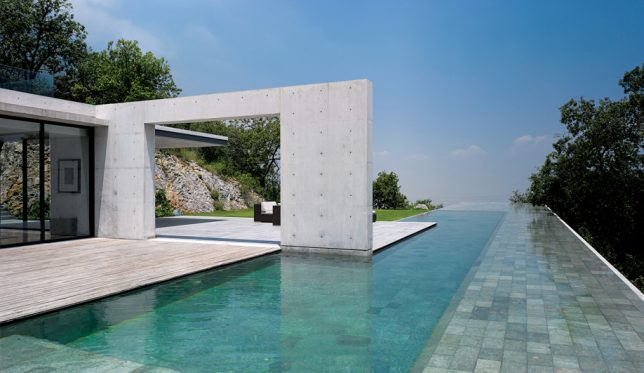 Дизайн искусственных водоёмов: бассейн на вилле Монтеррее