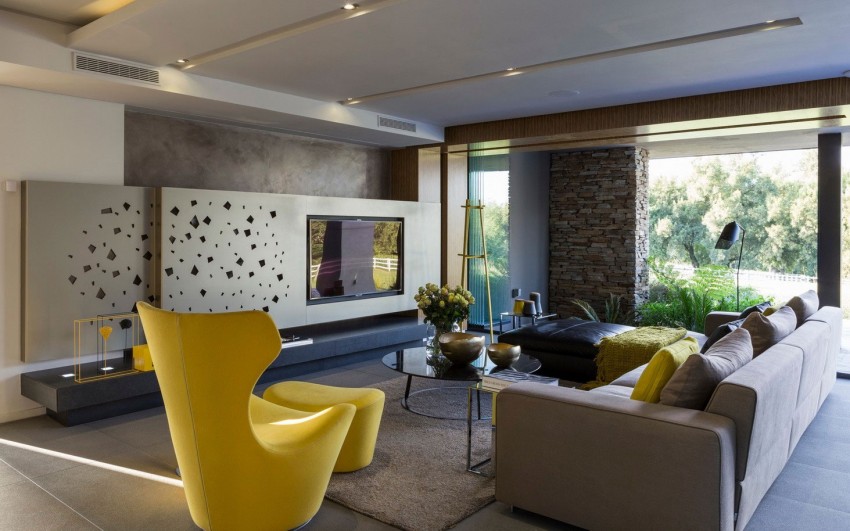 Современный интерьер комнаты в доме из камня и бетона