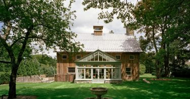 Дом из старого сарая от Douglas VanderHorn Architects