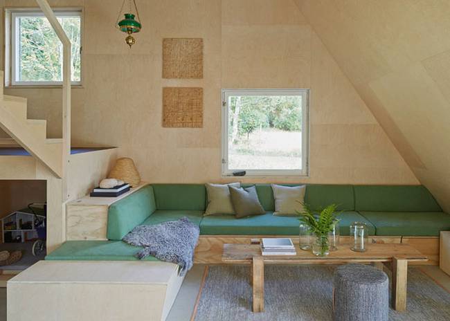 Дом на дереве для взрослых: зелёный диван