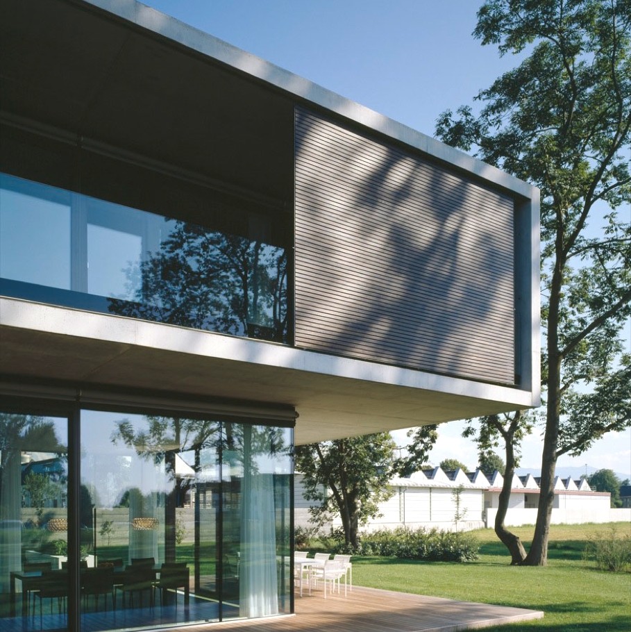 Двухэтажный дом с открытой планировкой <em>«House LK»</em> в Австрии со стеклянными стенами