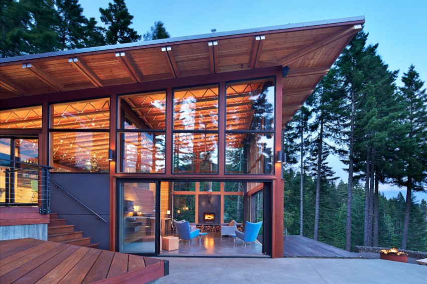 Фасад дома в горах у озера от Johnston Architects 