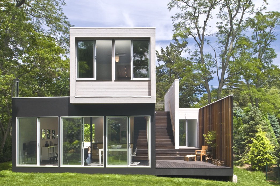 Дом в стиле минимализм с большими окнами