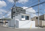 Белый частный дом в Японии