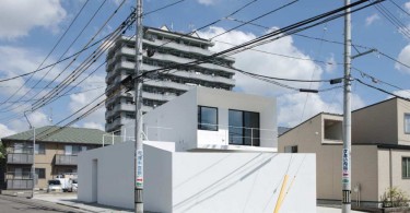 Белый частный дом в Японии