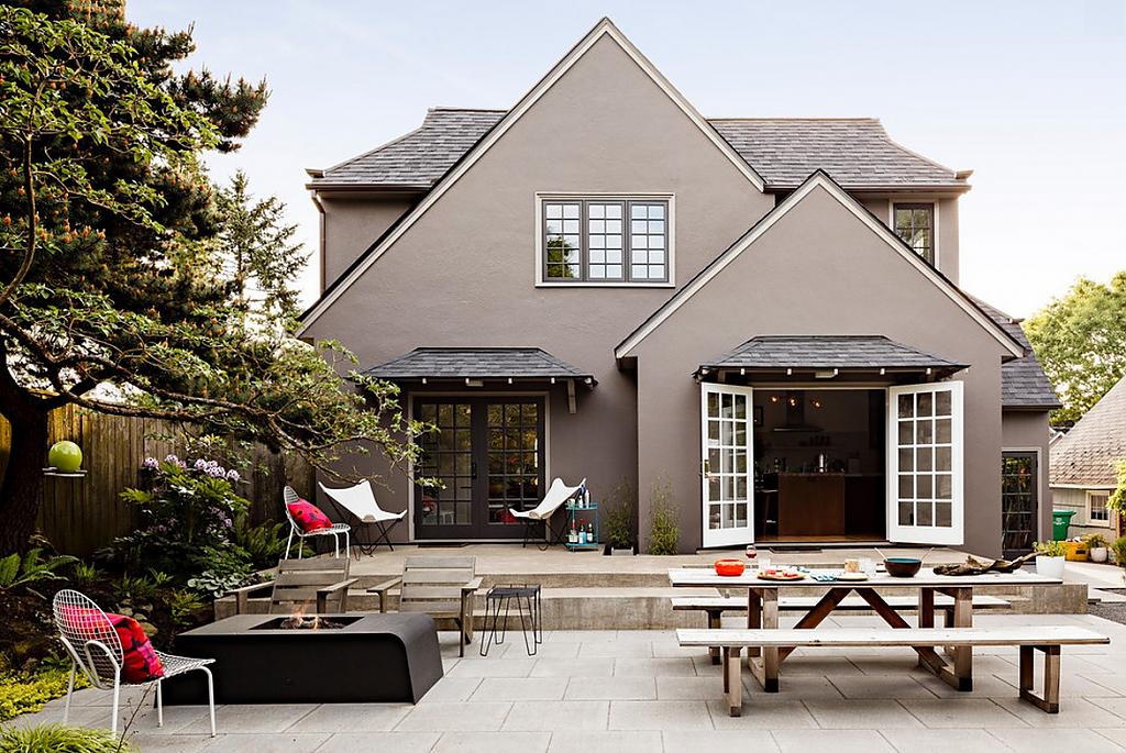 Пример правильного цветового решения – дом смотрится стильно и гармонично