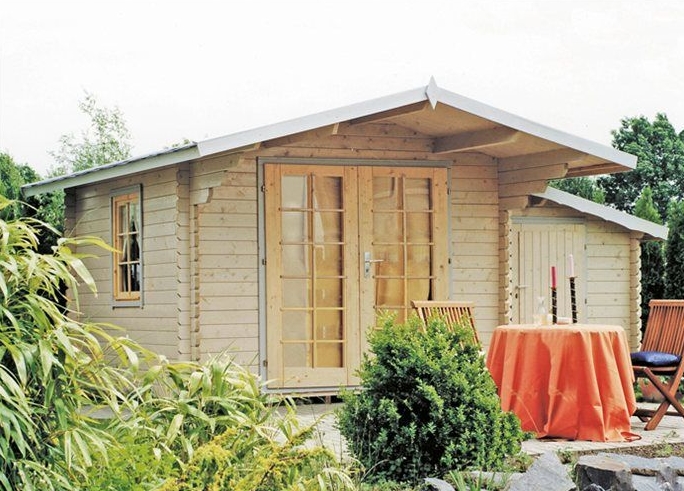 Дизайн маленького домика с обеденной зоной во дворе