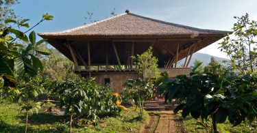 Фасад дома в горах Бали