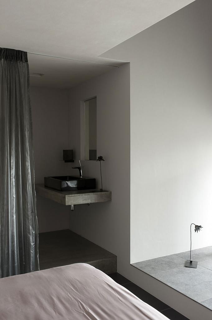 Дизайн интерьера спальни с ванной комнатой