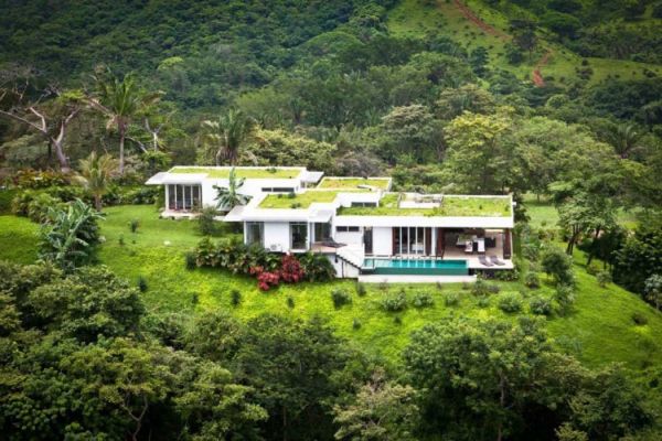 Дом с зеленой крышей