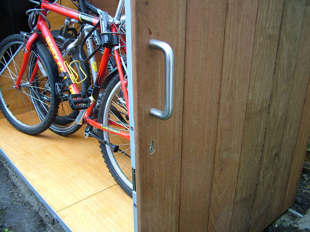 Идеи хранения велосипедов - ручка и замок уличного шкафа