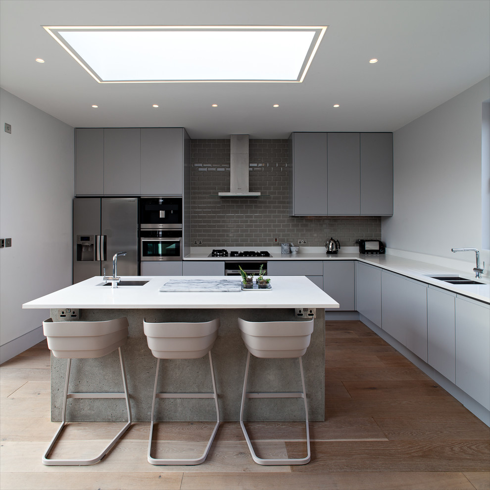 Интерьер дома с террасой в восточном Лондоне - дизайн кухни