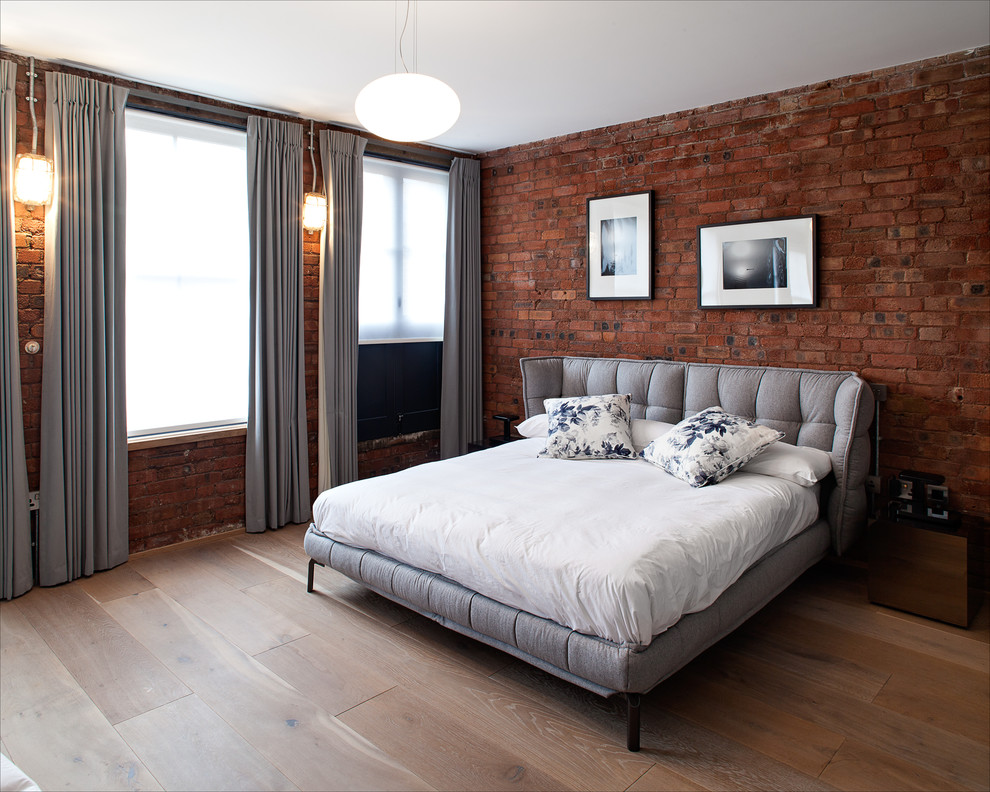 Интерьер дома с террасой в восточном Лондоне - ещё одна спальня