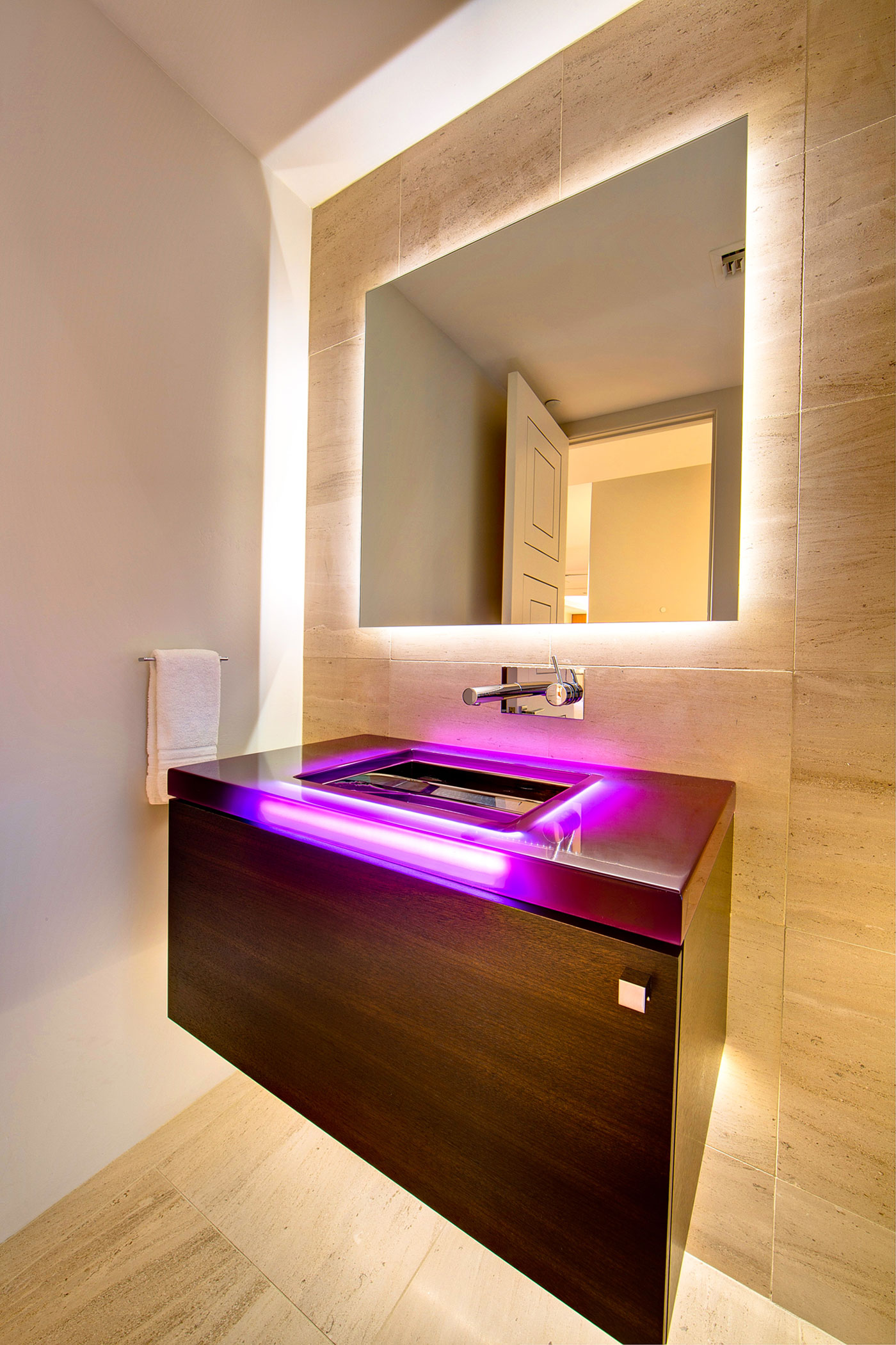 светодиодная подсветка полки в ванной