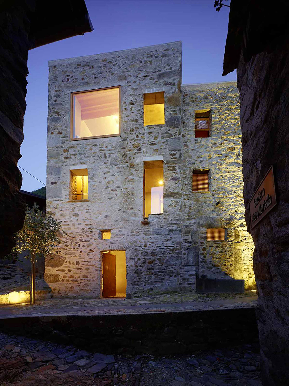 Изысканный дом с каменным фасадом