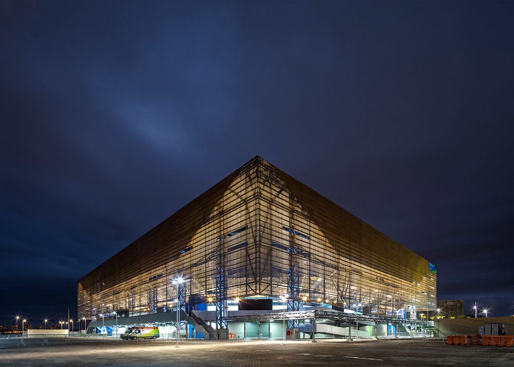 Кочевая архитектура: арена ночью