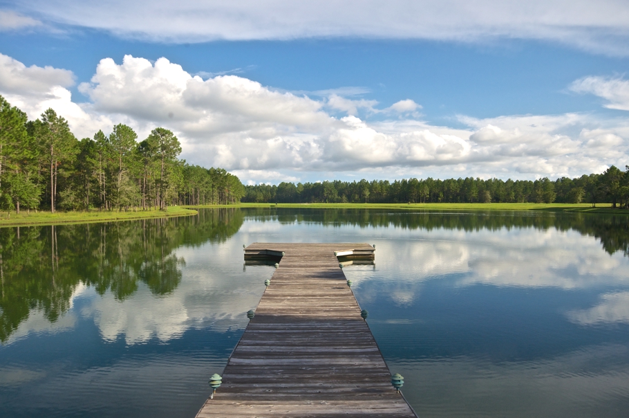 Lake side. Островок на озере. Ранчо на берегу озера. Озерный островок. Сиде озеро.