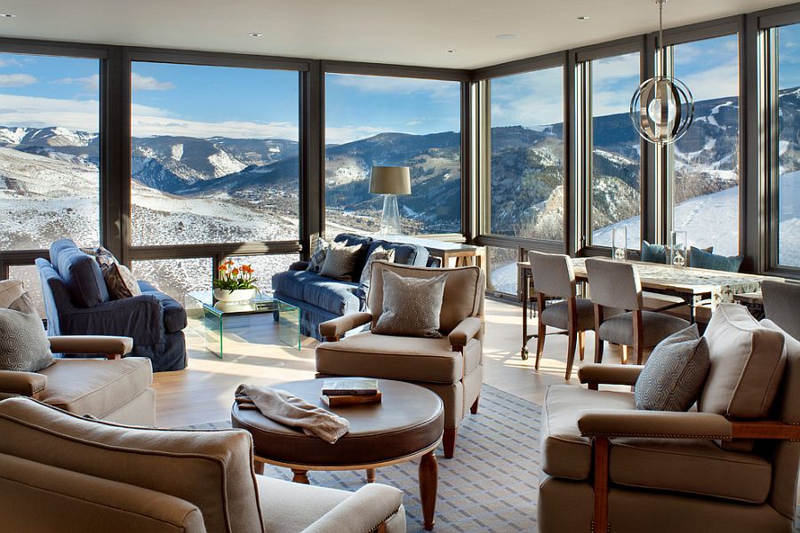 Интерьер гостиной с видом на горы