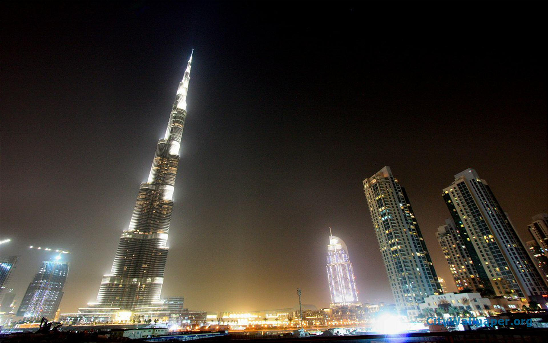 Бурдж халифа объединенные арабские. Башня Бурдж Халифа в Дубае. Дубай здание Бурдж Халифа. Небоскрёб в Дубае Бурдж. Башня в Дубаи Бурж Халиф.