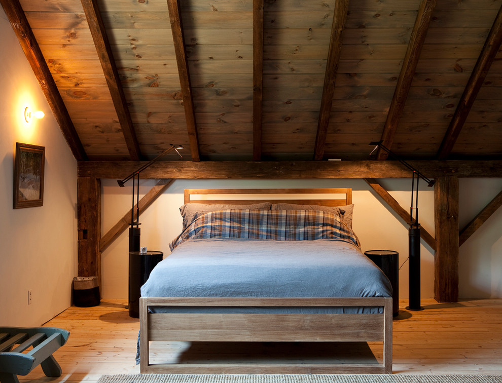 Переделка сарая в США: спальня в спартанском стиле