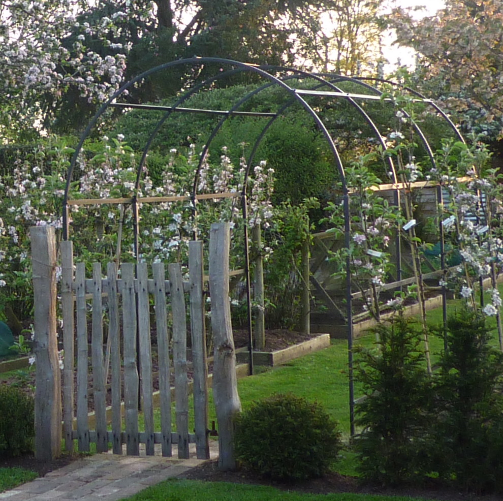 Необычная идея для сада. Садовая арка