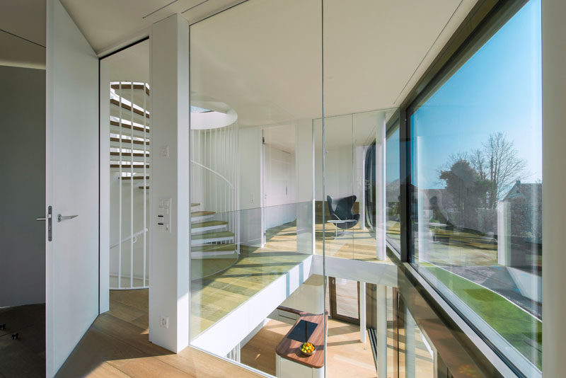 Белый необычный проект дома в Швейцарии: архитектурное решение
