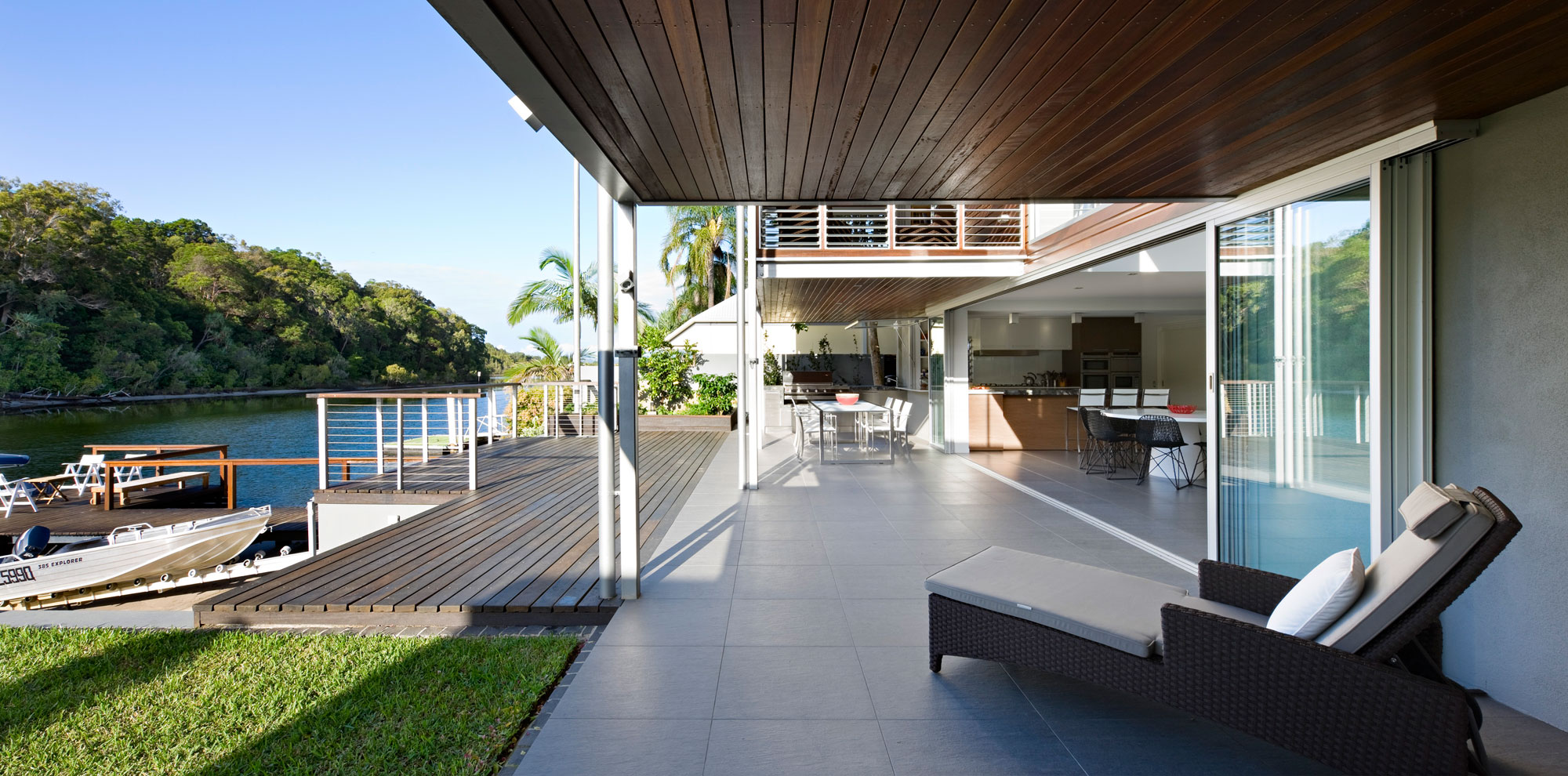 Коттедж Noosa Sound House на берегу реки - от Bark Design Architects, город Queensland, Австралия