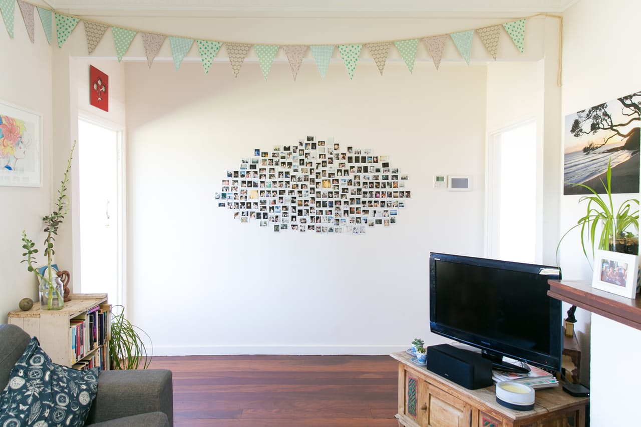 Интерьер дома своими руками: стена с фотографиями